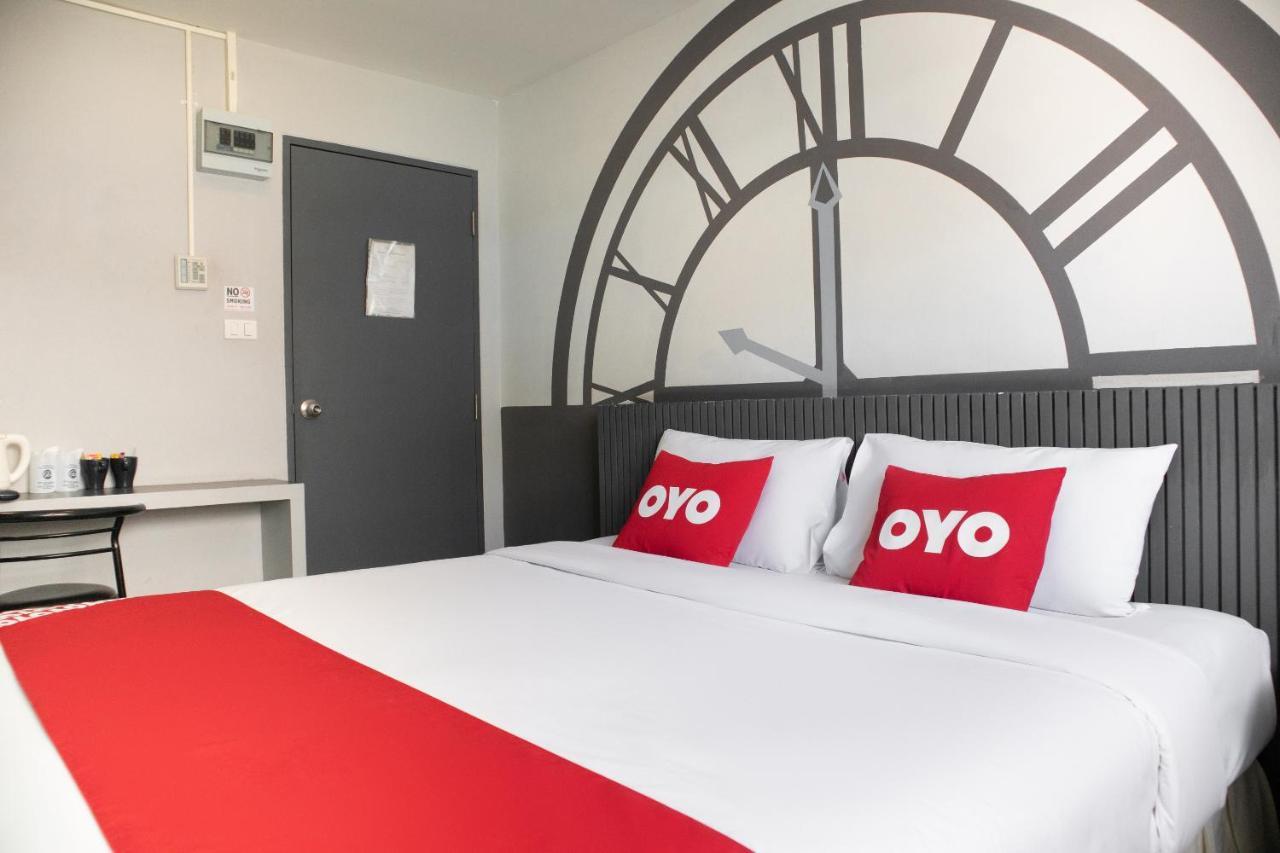 Oyo 501 At Night Hostel Phuket Extérieur photo