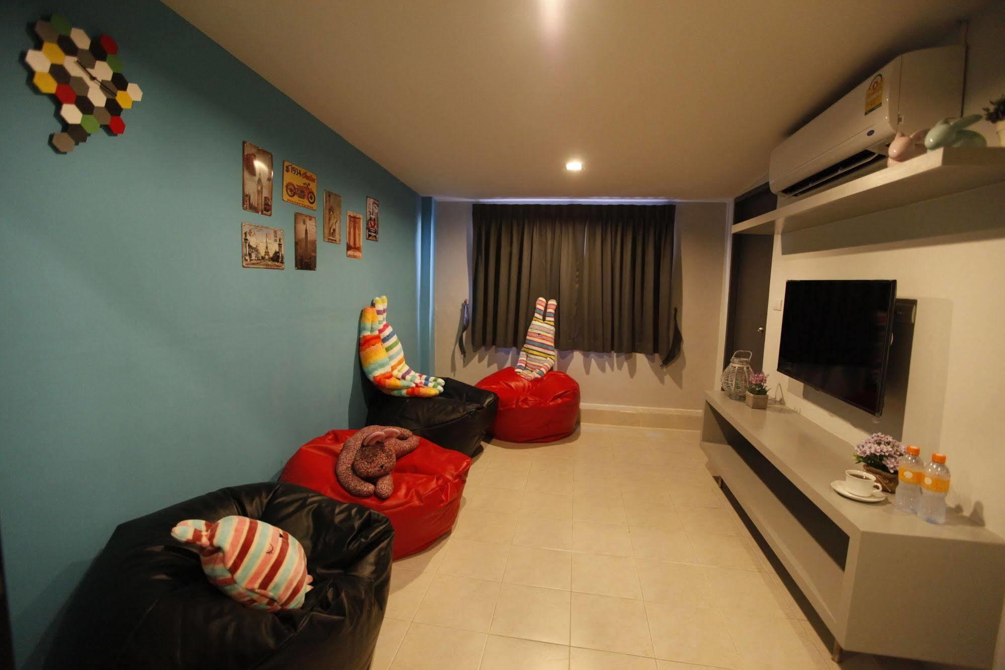 Oyo 501 At Night Hostel Phuket Extérieur photo