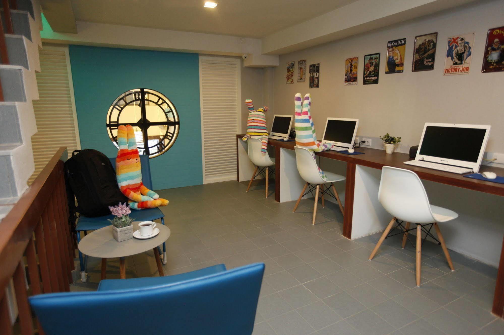 Oyo 501 At Night Hostel Phuket Extérieur photo