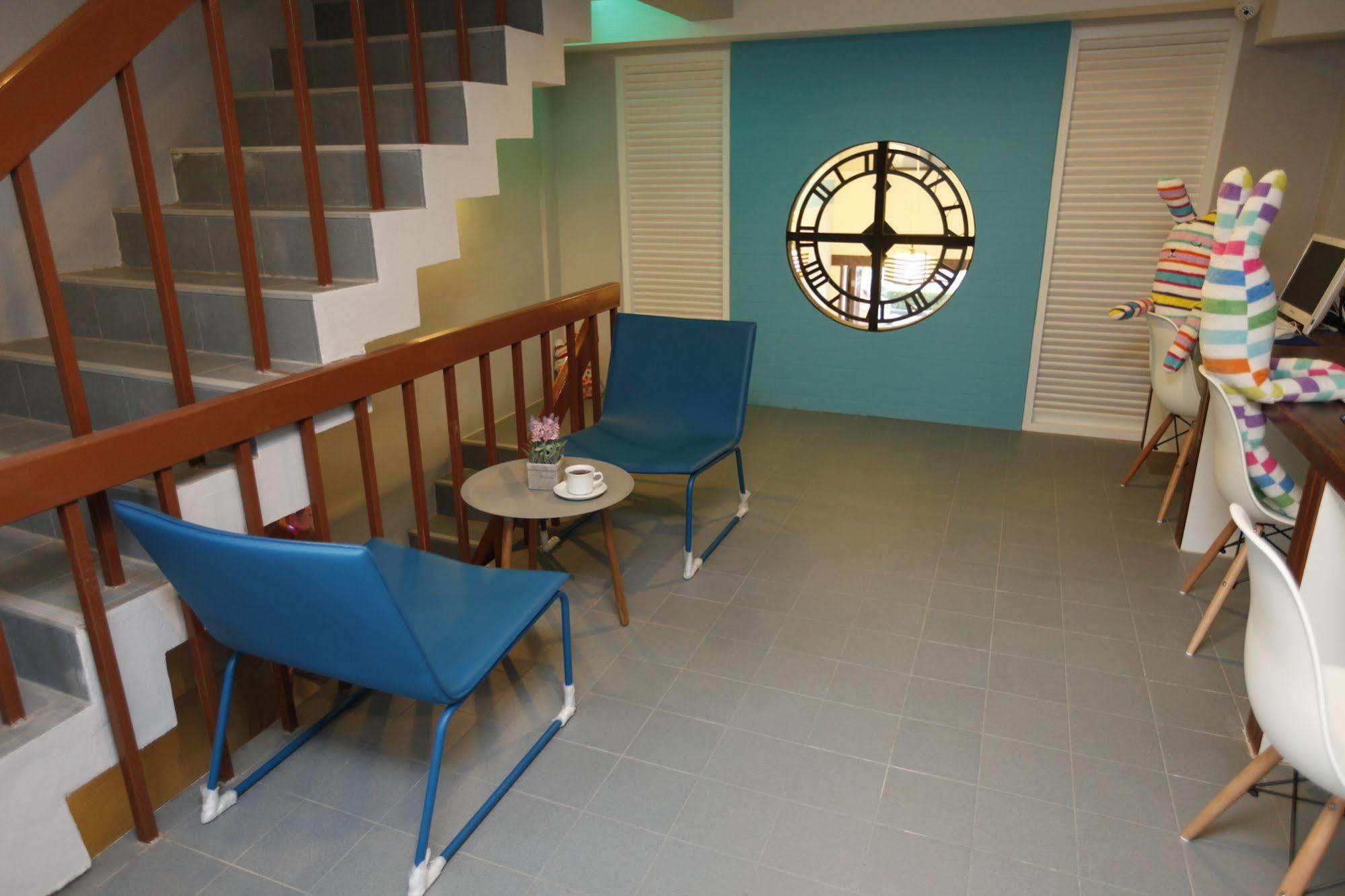 Oyo 501 At Night Hostel Phuket Extérieur photo
